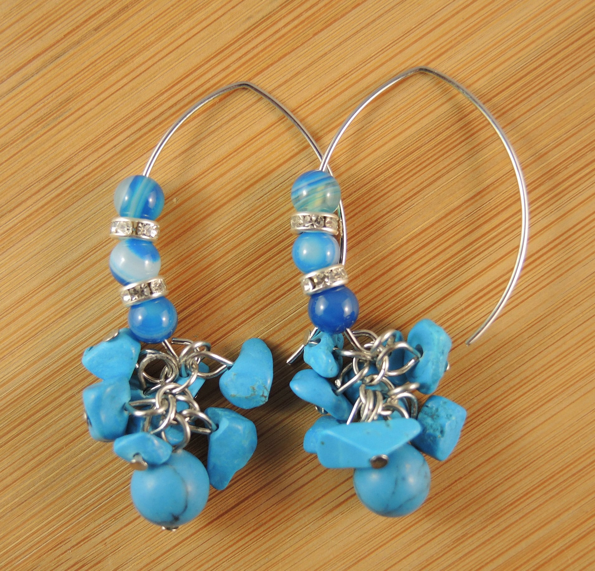 Blau, Türkis, Edelstein Chips, Statement, Baumeln Tropfen, Boho Ohrringe, Edelstahl, Oval Haken von KartikaEarrings