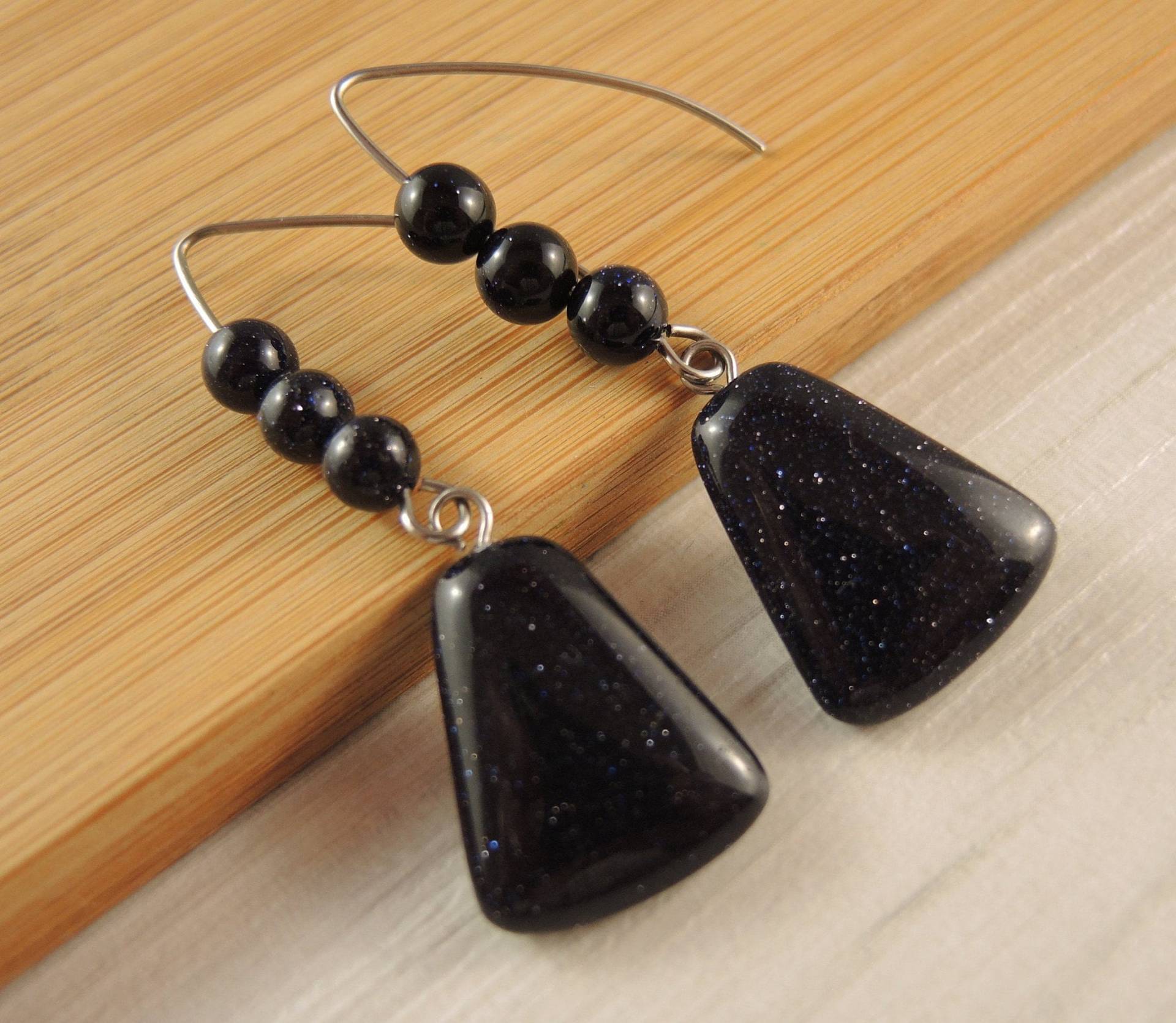 Blau Goldstone, Edelstein, Statement-Paar, Baumeln Tropfen, Mode, Perlen Ohrringe, Edelstahl Haken von KartikaEarrings