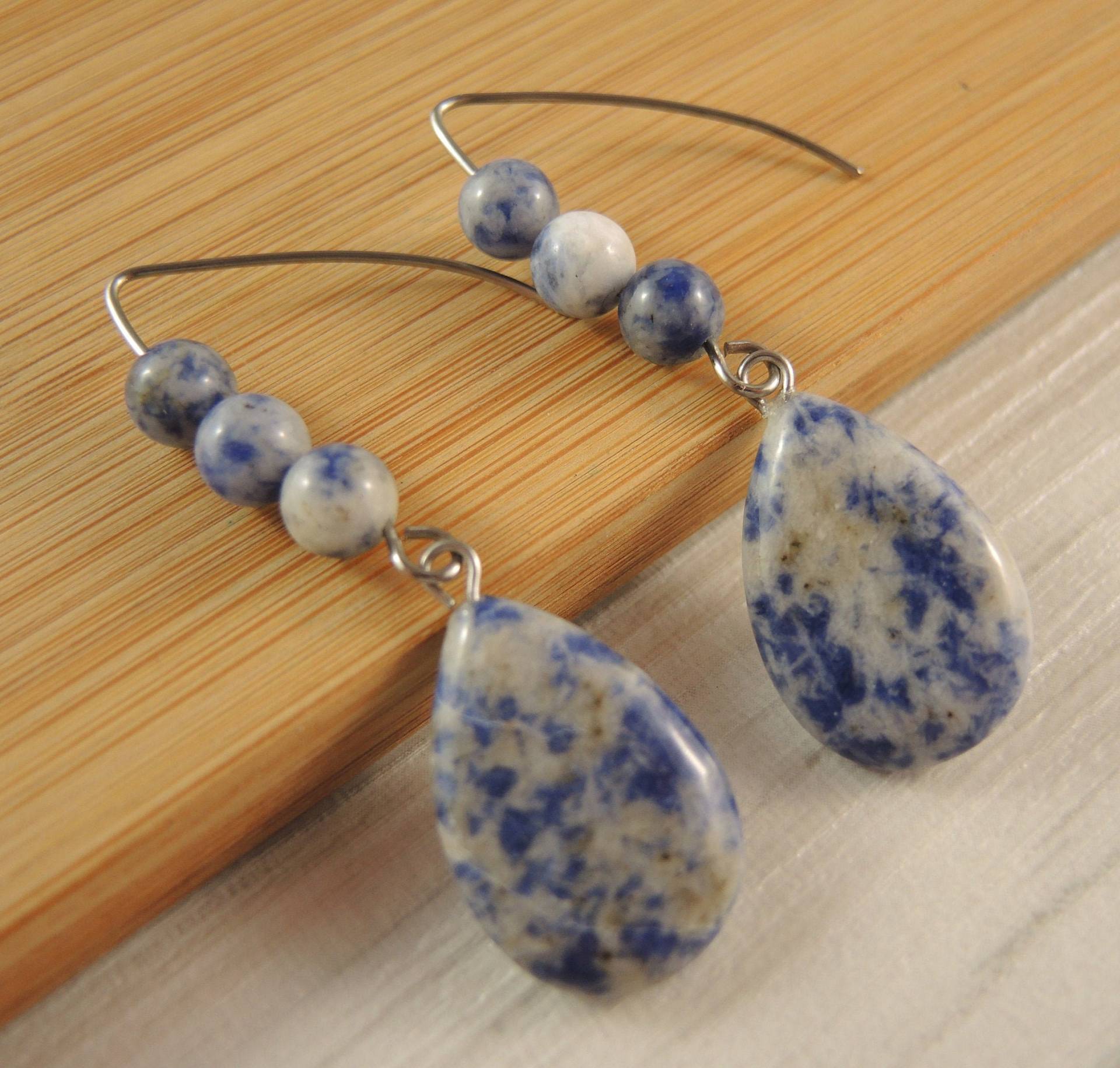 Blauer Sodalith, Edelstein, Träne, Statement, Baumeln Tropfen, Mode, Perlen Ohrringe, Edelstahl Haken von KartikaEarrings