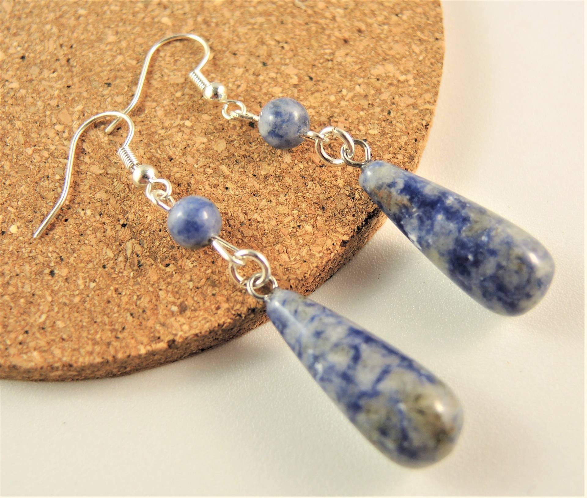 Blauer Sodalith Pendel Edelstein, Boho Paar, Ohrringe Mit Modeperlen, Versilberte Haken # 145 von KartikaEarrings