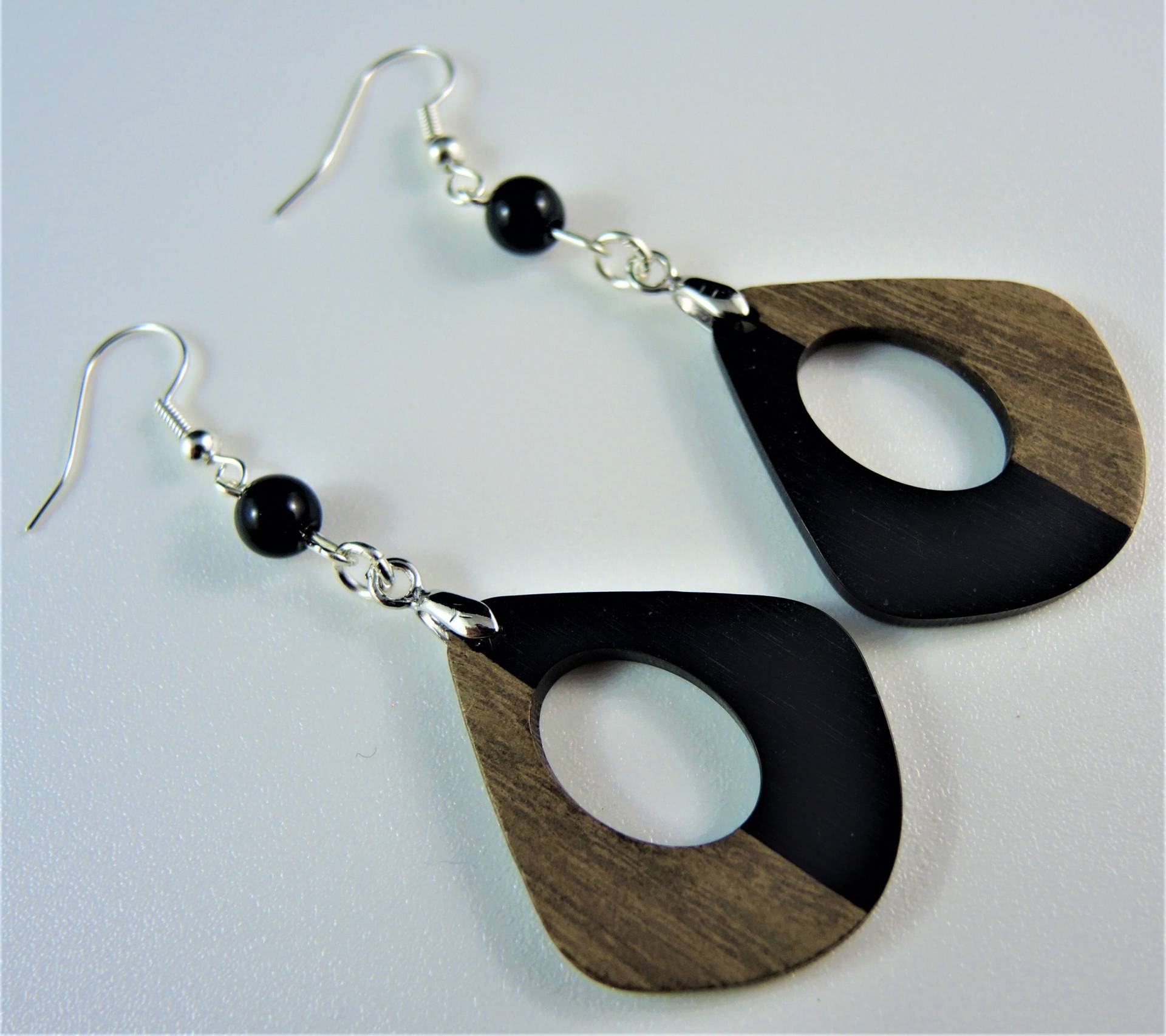 Boho, Tropfen, Holz, Schwarze Harz, Baumeln Mode Ohrringe, Achat Perlen, Versilberte Haken # 840 von KartikaEarrings