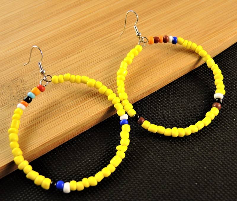 Gelb, Keramik, Perlen, Boho, Statement, Rund, Baumeln Tropfen, Mode Ohrringe, Versilberte Haken von KartikaEarrings