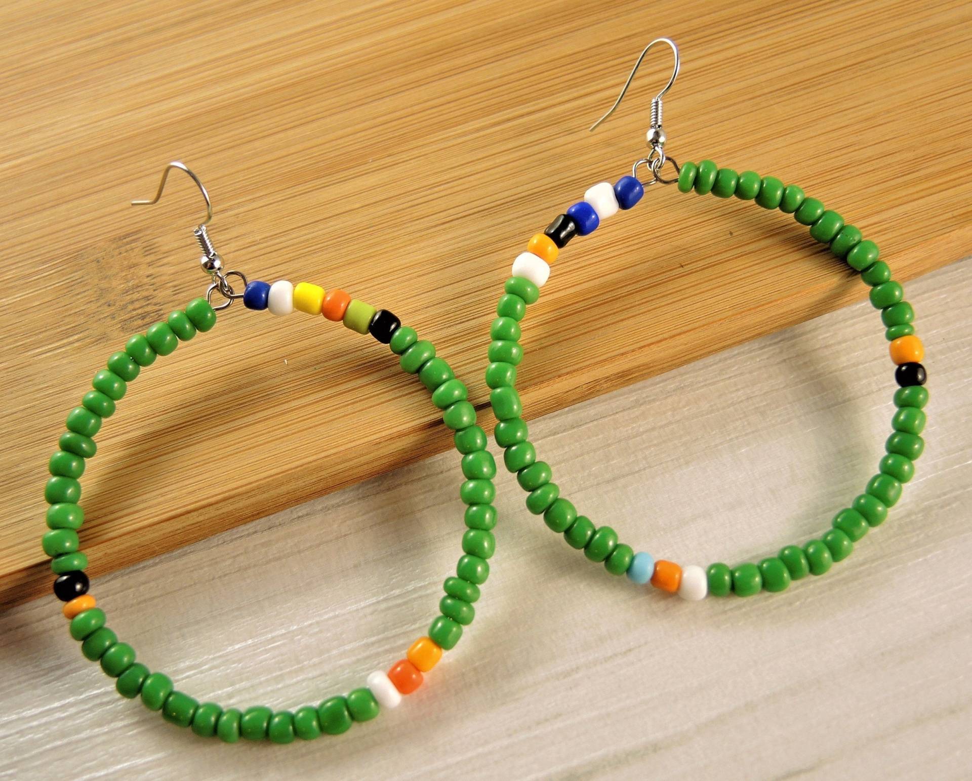 Grün, Keramik, Perlen, Boho, Statement, Runde Baumeln Tropfen, Mode Ohrringe, Versilberte Haken von KartikaEarrings