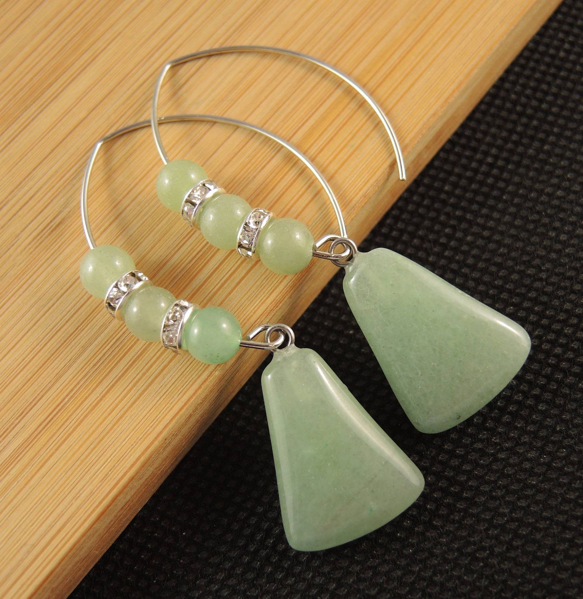 Grüner Aventurin, Edelstein, Statement-Paar, Baumeln Tropfen, Mode, Perlen Ohrringe, Edelstahl, Ovale Haken von KartikaEarrings