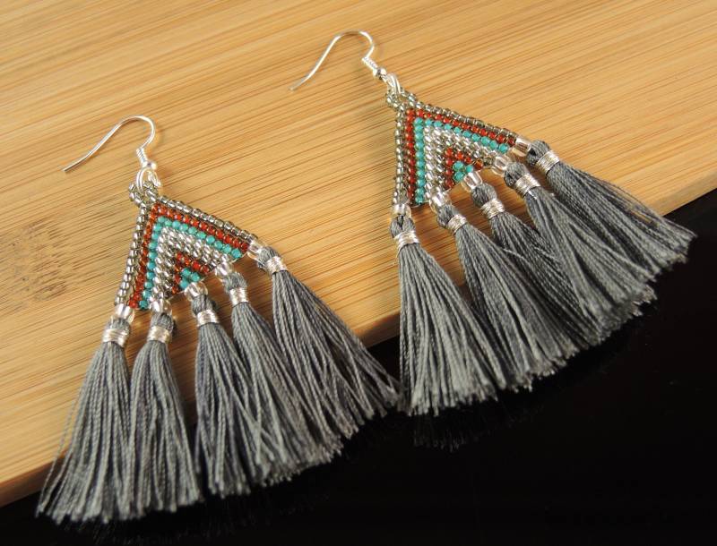 Handgemachte Miyuki Perlen Quaste Ohrringe Boho Grau Mode von KartikaEarrings