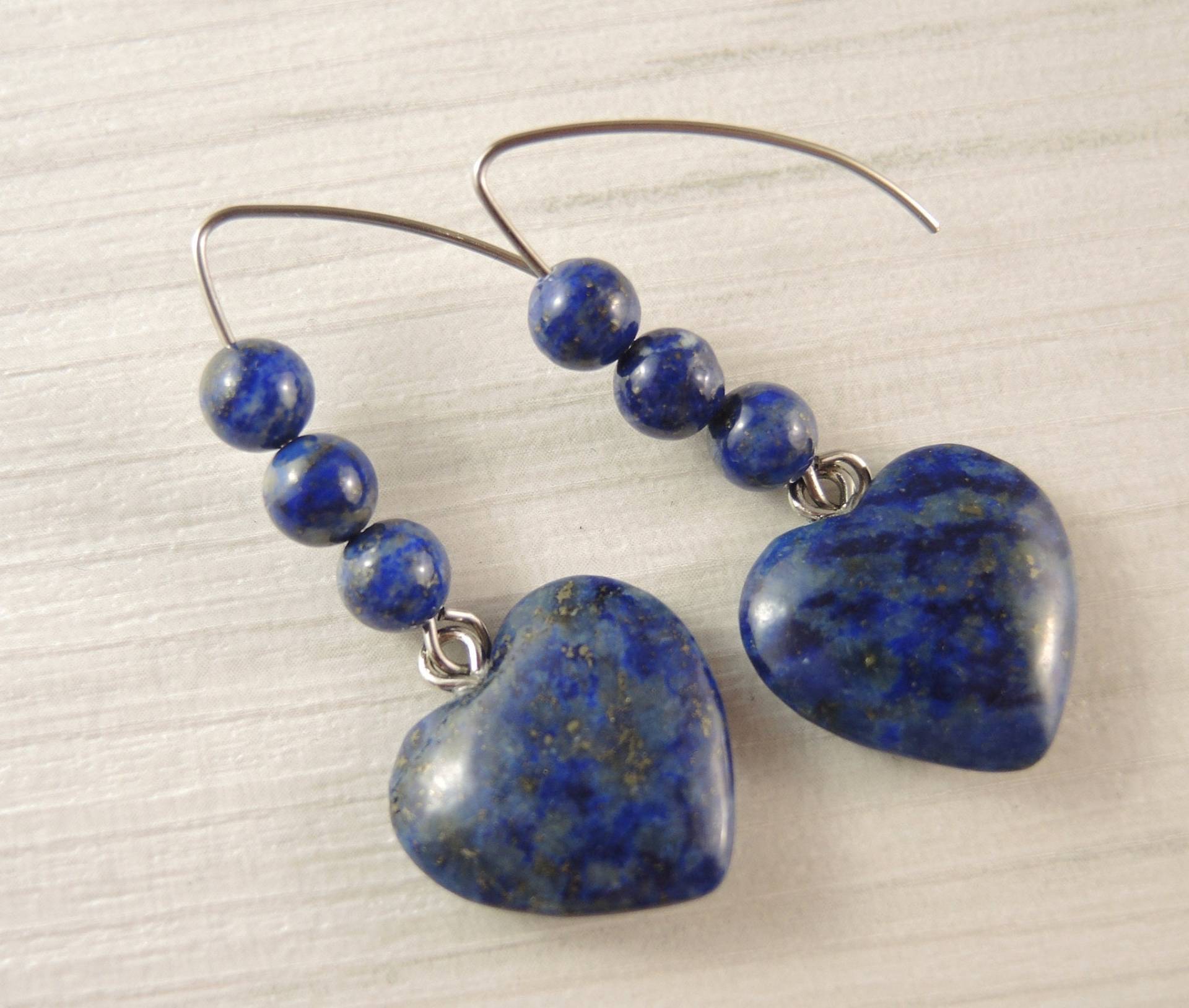 Lapis Lazuli Herz Ohrringe Perlen Edelstahl Haken von KartikaEarrings