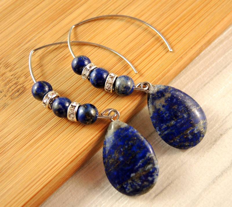 Lapislazuli Tropfen-Ohrringe Perlenbesetzter Edelstein, Edelstahl von KartikaEarrings