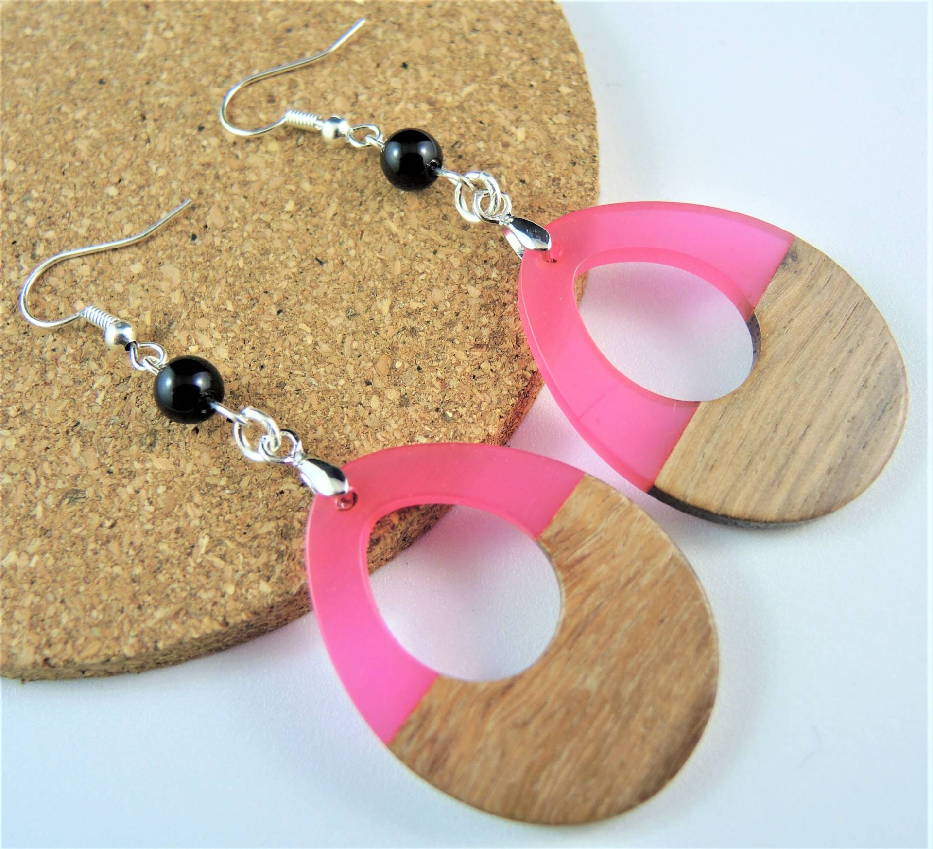 Natürliche Tropfen Holz, Rosa Resin, Boho Baumeln Tropfen, Leichte Ohrringe, Schwarze Achat Perlen, Versilberte Haken # 736 von KartikaEarrings