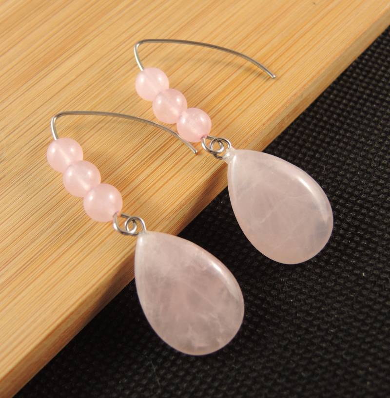 Rosenquarz Teardrop Baumeln Ohrringe Edelstahl Haken, Handgemacht in Australien von KartikaEarrings