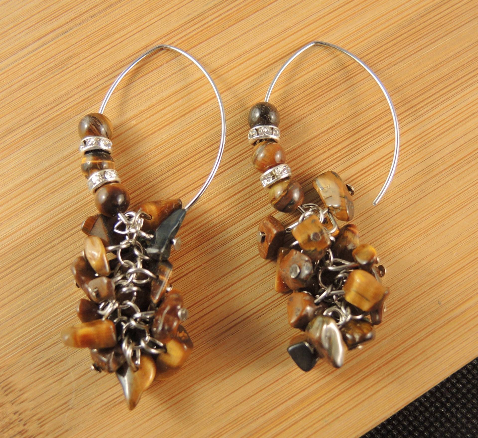 Tigerauge Edelstein Chip Ohrringe Edelstahl Haken von KartikaEarrings