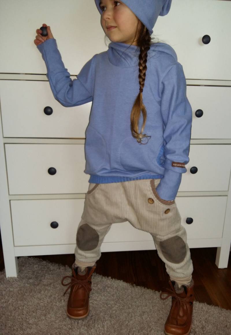 Cordhose Optional Mit Passendem Hoodie Und Beanie von KaruschlDesign