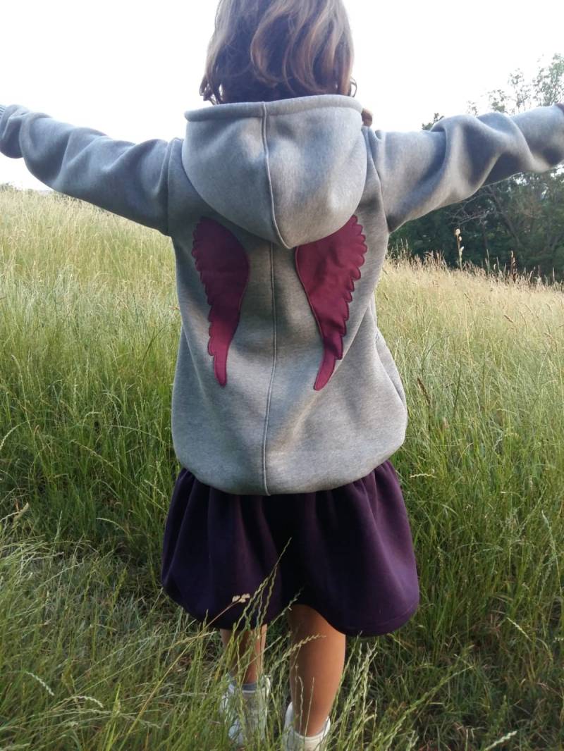 Dickes Sweatshirt Mit Engelsflügeln Optional Passendem Sweatrock Dickes Sweatshirt Mit Engelsflügeln Optional Passendem Sweatrock von KaruschlDesign