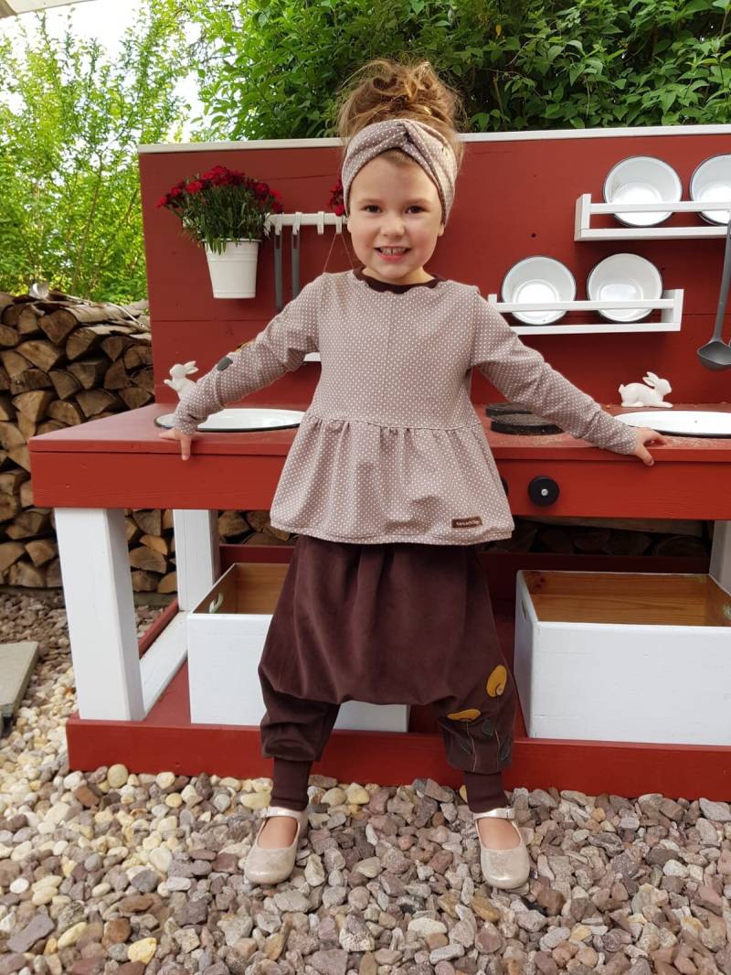 Leichte Pumphose Aus Babycord Optional Mit Passendem Langarmshirt Und Stirnband von KaruschlDesign