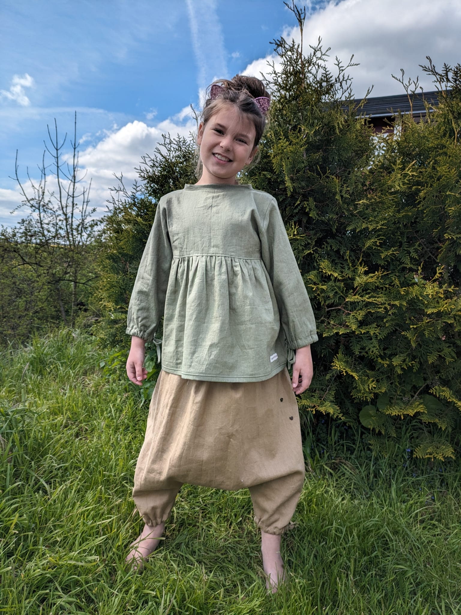 Pumphose Aus Leinen in Camel Mit Bändchen Zum Regulieren Der Weite, Optional Bluse Pumphose Aus Leinen in Camel Mit Bändchen Zum Regulieren Der Weite, Optional Bluse von KaruschlDesign