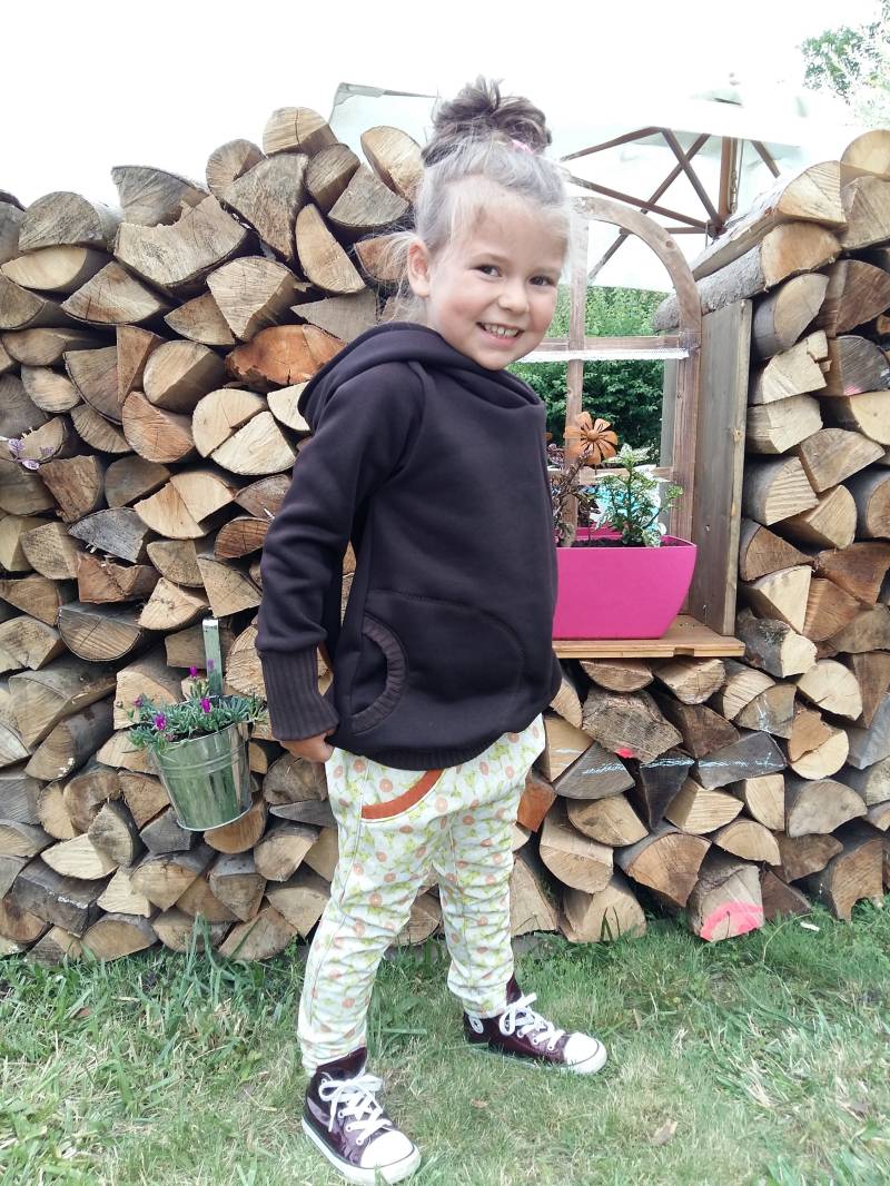 Softshellhose Oder Dicker Hoodie Mit Hasenohren in Dunkelbraun von KaruschlDesign