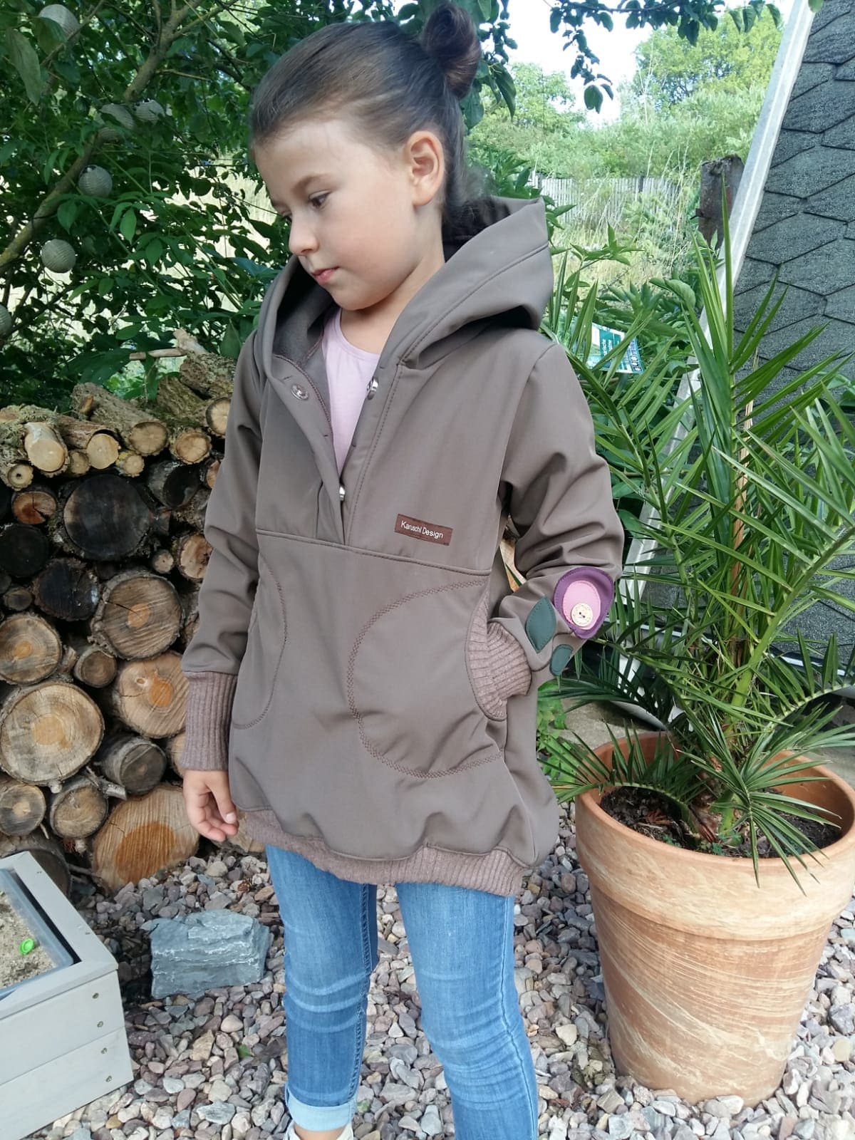 Softshellüberwurf in Taupe Softshellüberwurf in Taupe von KaruschlDesign