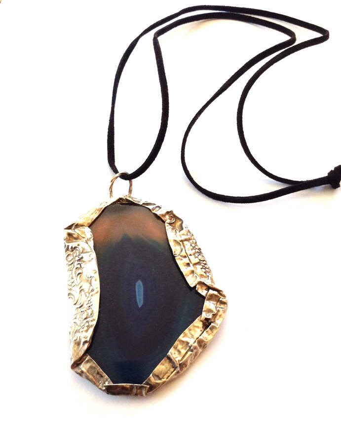 Achat Scheiben Halskette - Sterling Gewickelter Anhänger Blau Braun Geschenk Für Ihn Sie Silber Ring Um Rohkristall von KarynJamieDesigns