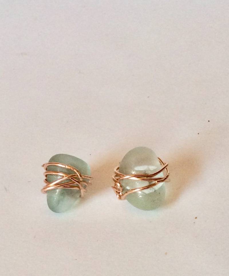 Aquamarin Ohrstecker - Rose Gold Draht- Kristall Ohrstecker- Sterling Postback Ohrringe- Hellblauer Roh Edelstein Granat von KarynJamieDesigns