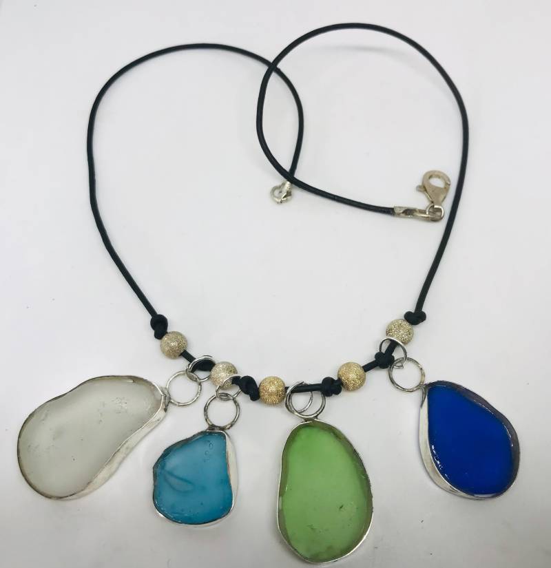 Echte Rose Halskette - Strand Glas Lünette Weiß Anhänger-Freundin Geschenk Handwerker Sterling Leder von KarynJamieDesigns