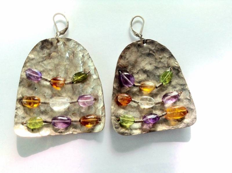 Edelstein Silber Ohrringe - Peridot Topas Citrin Amethyst Perlen Sterling Brisuren Gehämmerte Ohrringe.- Big Artisan von KarynJamieDesigns