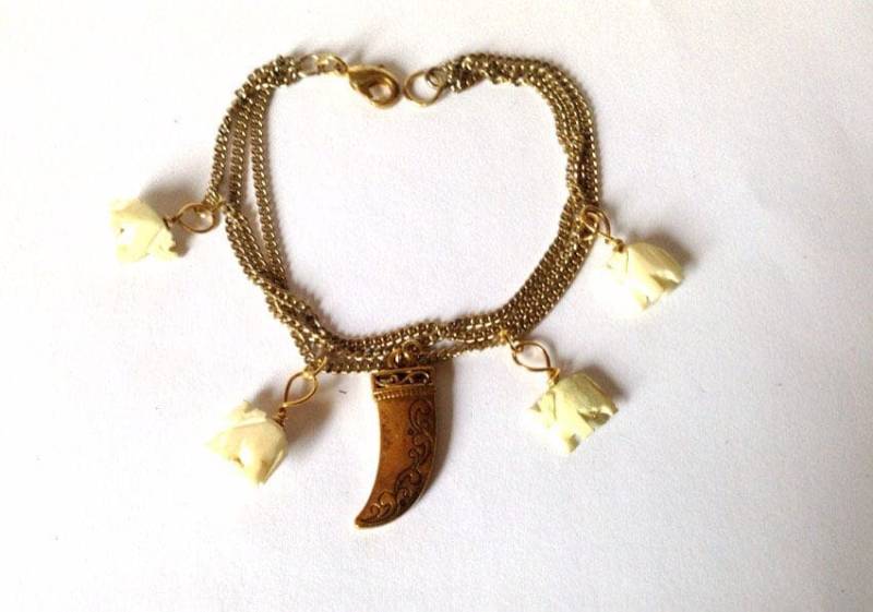 Elefant Bettelarmband - Gold Tusk Armband Geschenk Für Sie Freundin Abschlussgeschenk Weißer von KarynJamieDesigns