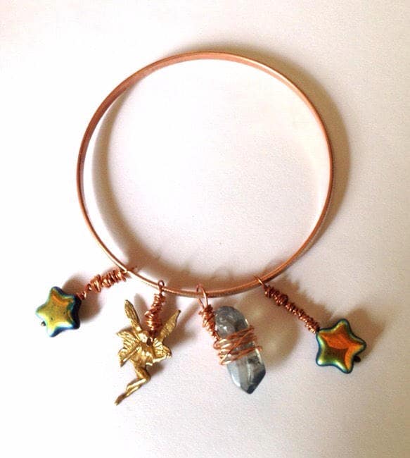 Kupfer Armreif Mit Anhänger - Quarz Kristall Armband Gewickeltes Bettel Blauer Fee Stern von KarynJamieDesigns