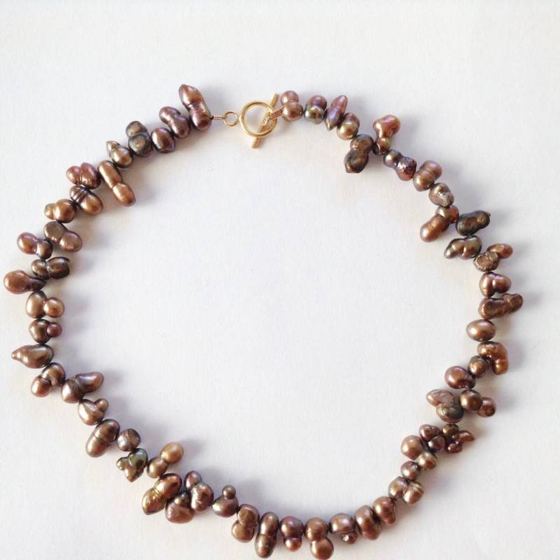 Perlenkette , Knebelverschluss Gold Mit Perlen, Irisierende Perlen Chocker, Zuchtperlen, Silber, Rost Und Goldfarbene von KarynJamieDesigns