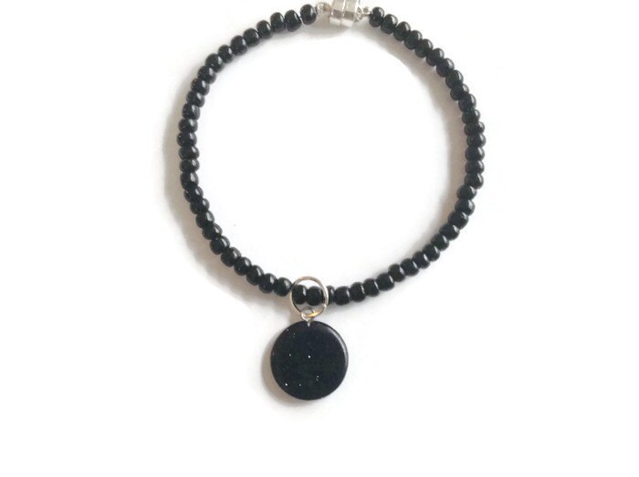 Schwarz Perlen Armband-Goldstone Herren Armband - Charme Magnet Armband-Keramik Armband Schwarz Perlen Armband-Goldstone Herren Armband - Charme Magnet Armband-Keramik Armband von KarynJamieDesigns