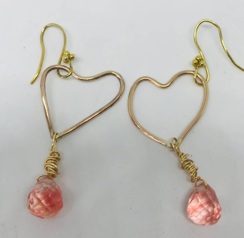 Silber Herz Ohrringe - Gehämmertes Sterling Amethyst Mit Herzen Ohrringe, Handwerker von KarynJamieDesigns