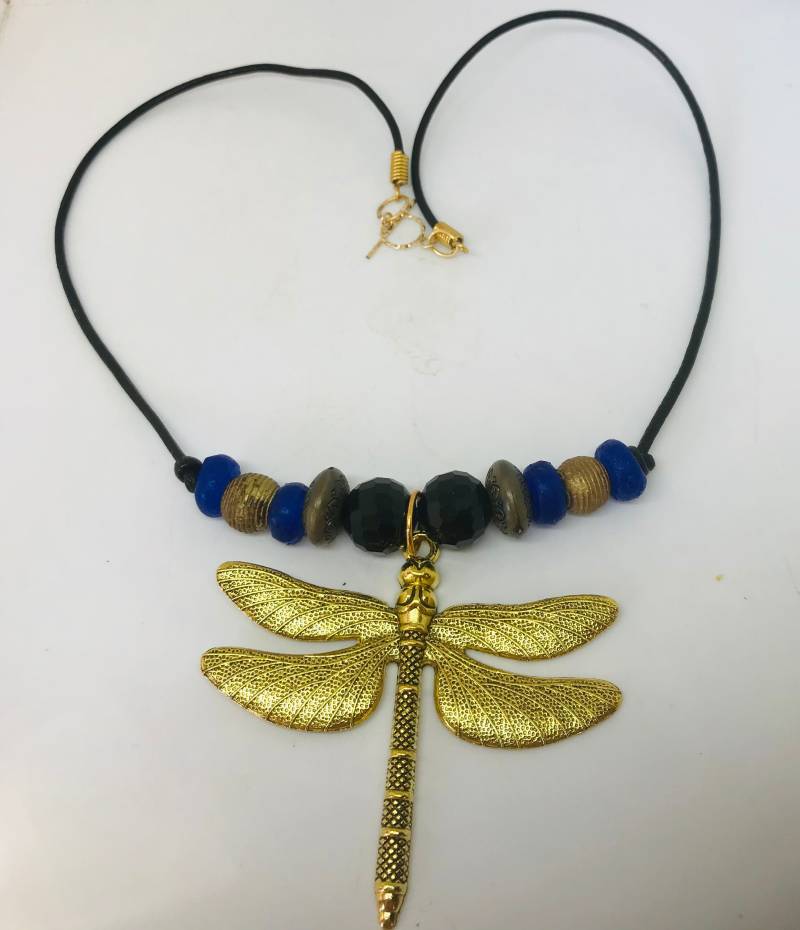 Türkis Halskette - Charm Herz Libelle Silber Knebel Perlen von KarynJamieDesigns