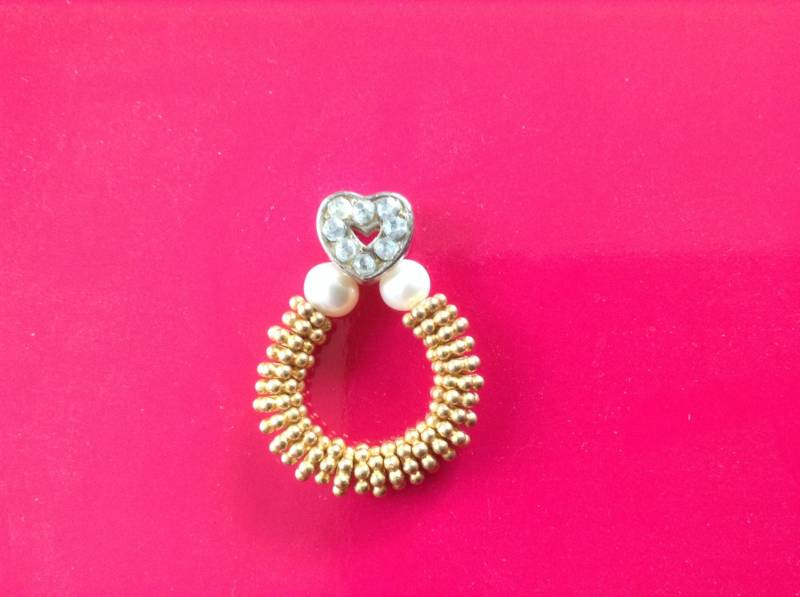 strass Herz Ring, Goldfilled Perlen Auf Dehnbarer Kordel Mit Zwei Weißen Zuchtperlen Um Swarovski Kristall strass Herz Ring, Goldfilled Perlen Auf Dehnbarer Kordel Mit Zwei Weißen Zuchtperlen Um Swarovski Kristall von KarynJamieDesigns