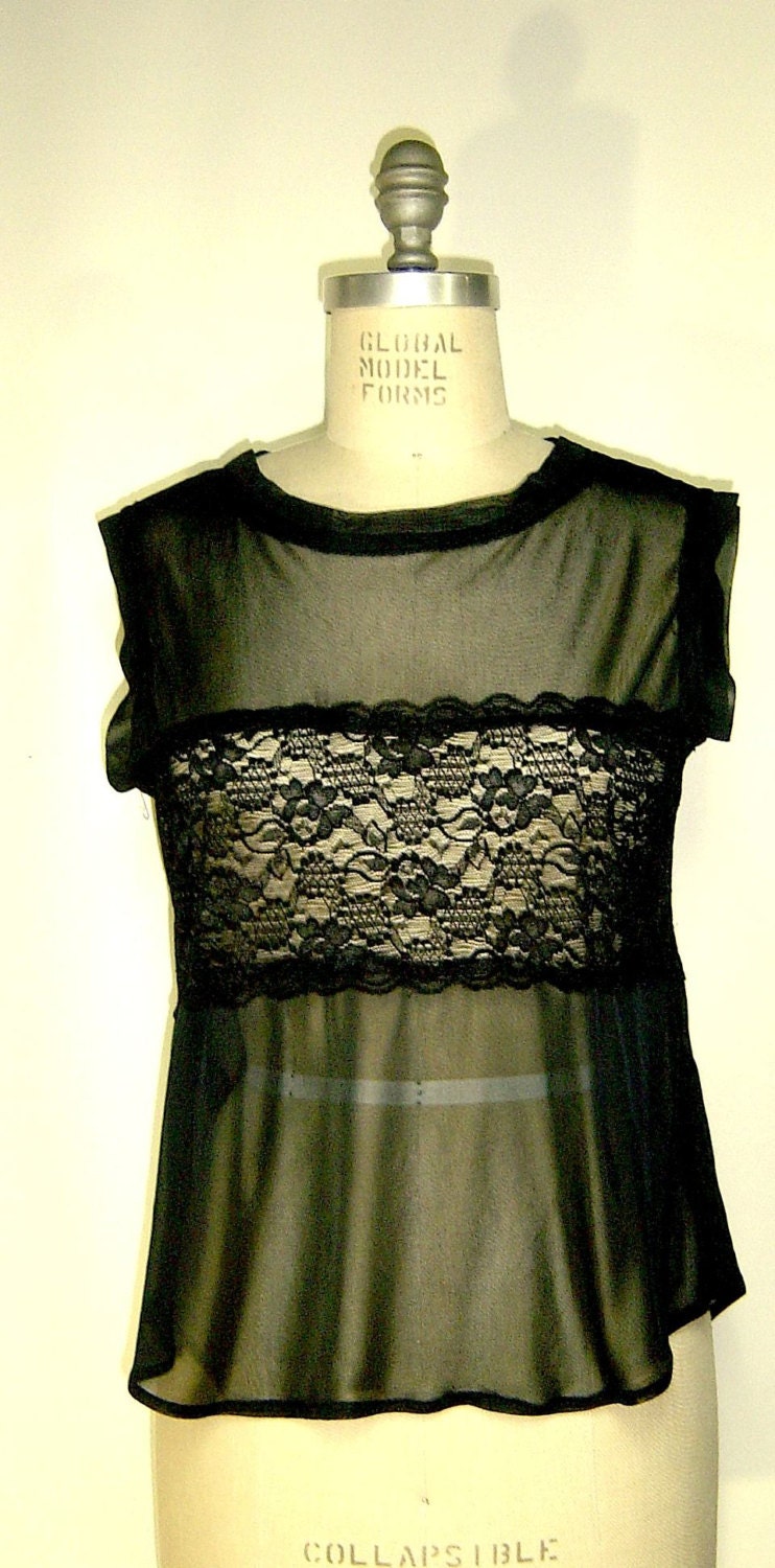 Durchsichtige Ärmellos Spitze Und Strick Top Mit Spitzendetails von Kasadekokila