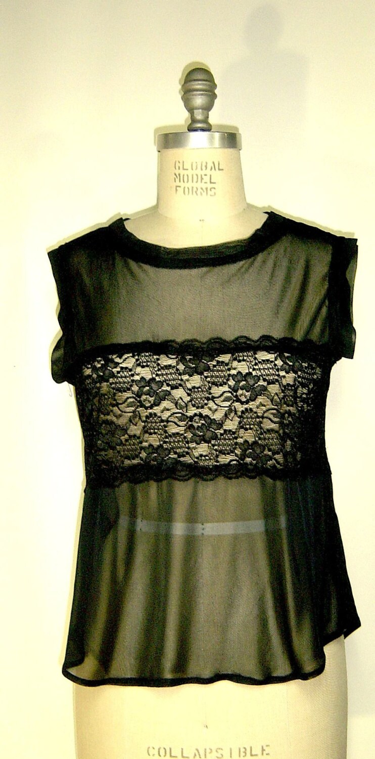 Durchsichtige Ärmellos Spitze Und Strick Top Mit Spitzendetails von Kasadekokila