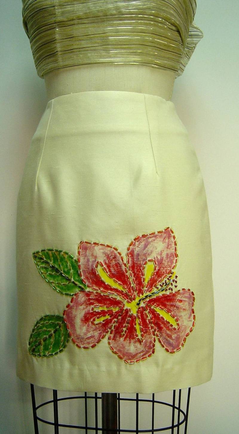 Handgefertigt, Handbemalt Und Perlen Bleistiftrock von Kasadekokila