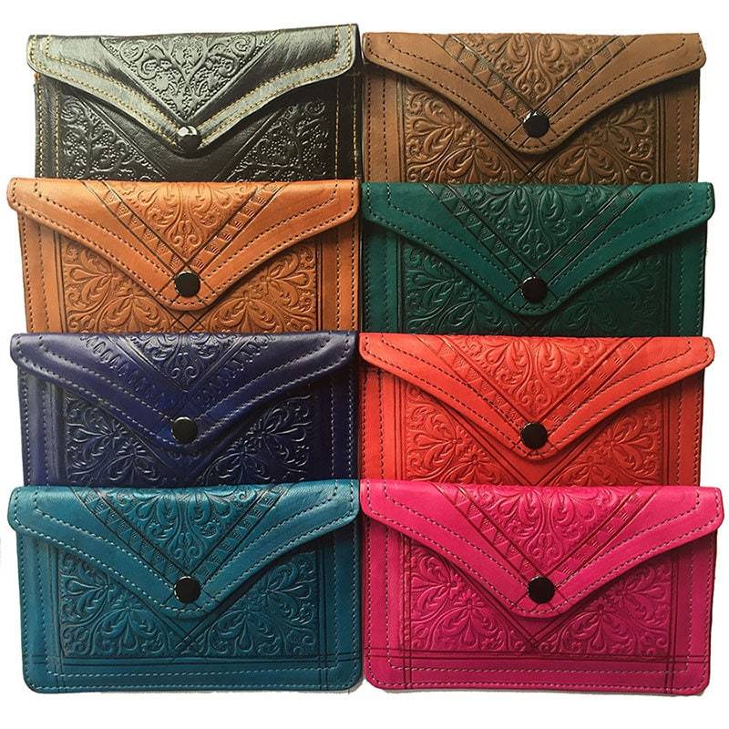 Handgefertigte Clutch Aus Leder in Verschiedenen Farben von KasbahLeather