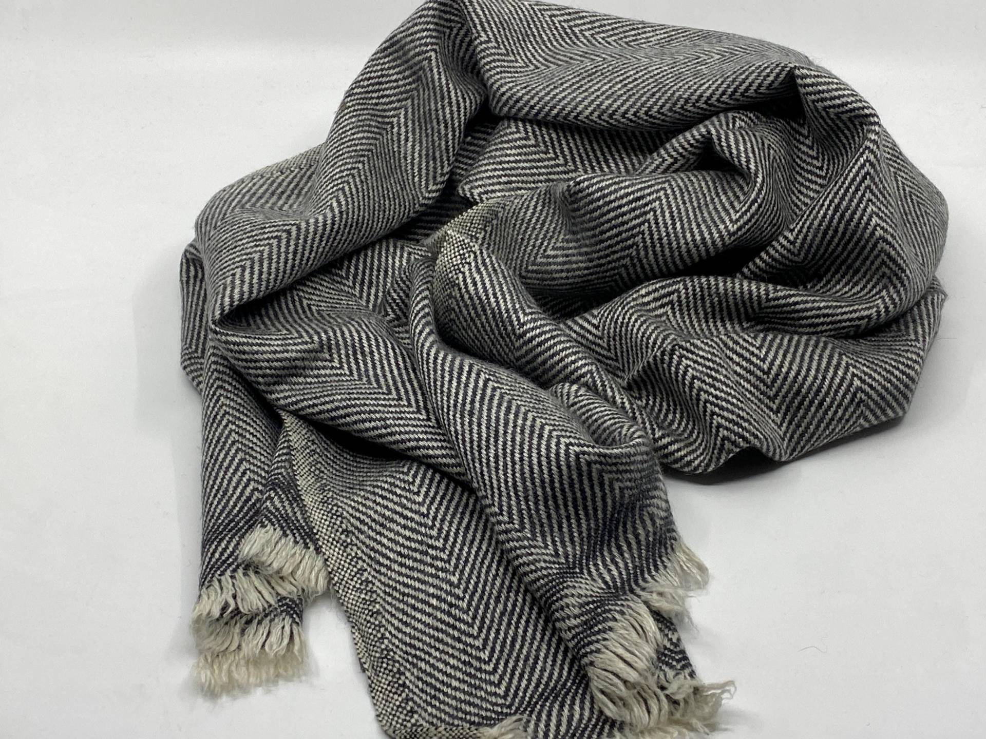 Kleiner, Weicher Kashmirschal Im Zeitlosen Muster von KashmirTraumInsa