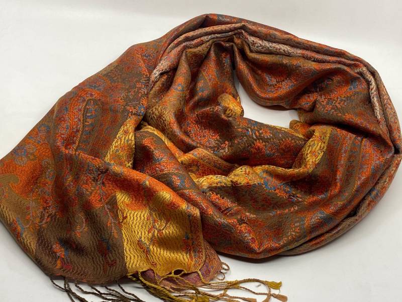 Lichtblick Im Winter Eleganter Seidenschal Für Damen Oder Herren von KashmirTraumInsa