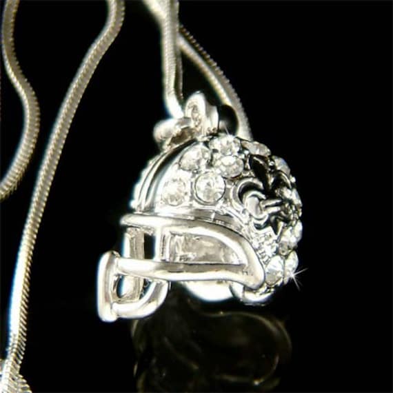 Swarovski Crystal 3D Dainty American Football Sport Team Fleur De Lis Football Helm Halskette Schmuck Weihnachten Männer Frauen Geburtstagsgeschenke von Kashuen