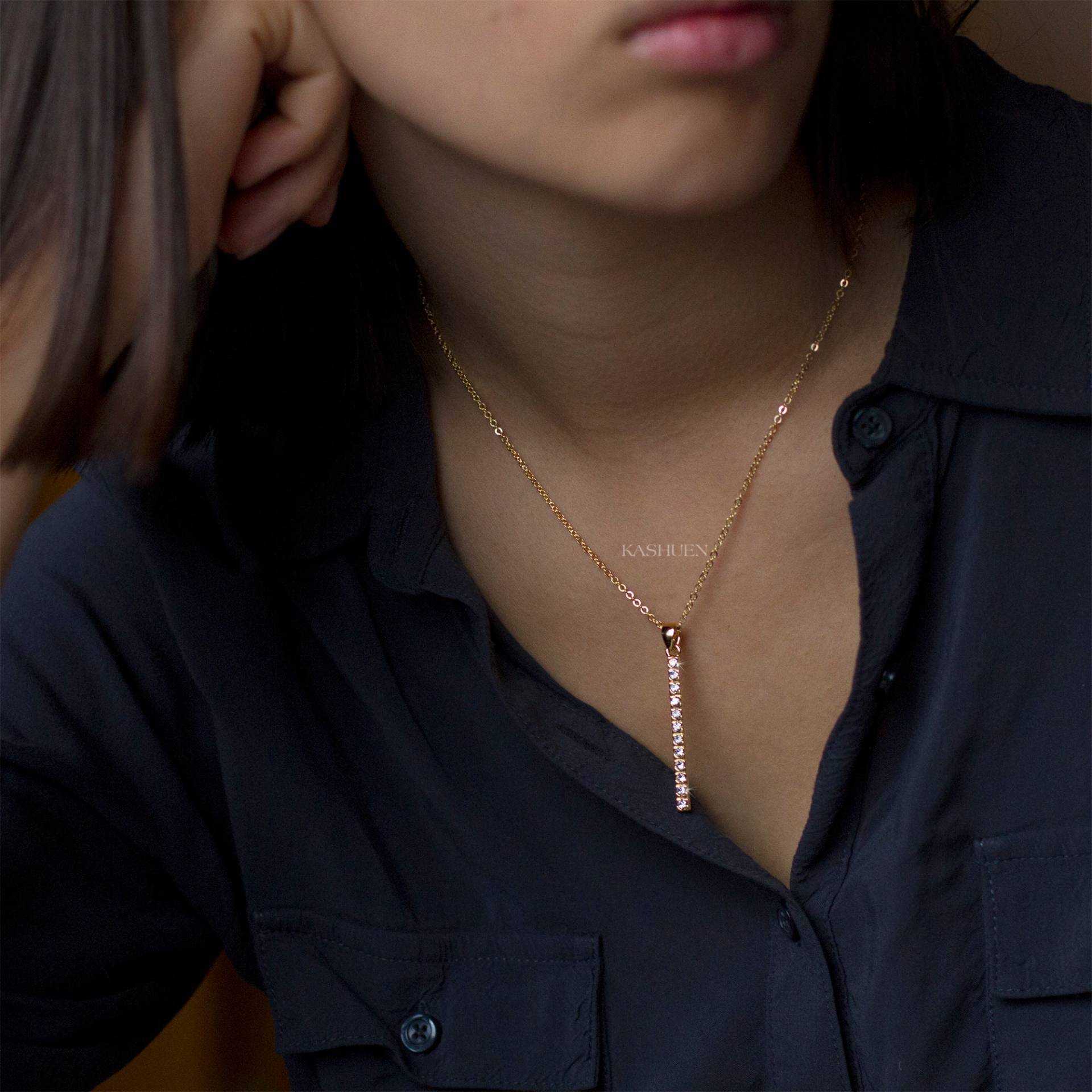 Swarovski Crystal Vertical Long Bar Drop Layering Layered 14K Gold Filled Halskette Brautjungfern Prom Modern Trendy Bling Beste Freunde Geschenke von Kashuen