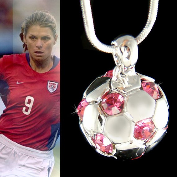 Swarovski Kristall 3D Rosa Fußball Anhänger Charm Kette Halskette Damen Mädchen Spieler Weihnachten 15. 16. 17. 18. Geburtstagsgeschenk von Kashuen