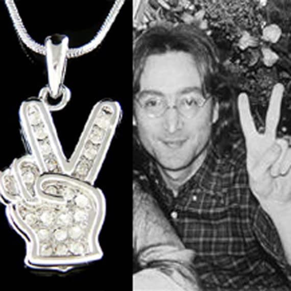 Swarovski Kristall Hand Peace Zeichen Halskette V Victory Hippie Schmuck Charm Kette Männer Frauen Weihnachten Homecoming 18. 20. Geburtstag von Kashuen