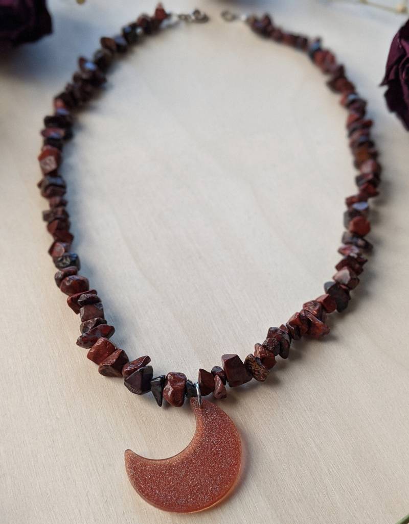 Mond Jaspis Edelstein Halskette, Anhänger, Boho Schmuck, Natur Liebhaber, Hexen Geschenk, Regenbogen Jaspis, Naturstein Schmuck Mond Jaspis Edelstein Halskette, Anhänger, Boho Schmuck, Natur Liebhaber, Hexen Geschenk, Regenbogen Jaspis, Naturstein Schmuck von KasiasWildMoonStudio