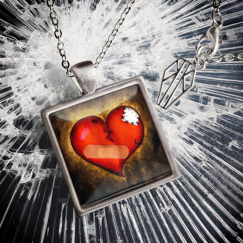Gothic Gebrochen Emo Valentine Herz Sterling Silber Glas Zombie Liebe Anhänger Halskette 135-Sspn + 24 "Zoll-Kette von KasketKustomsOnline