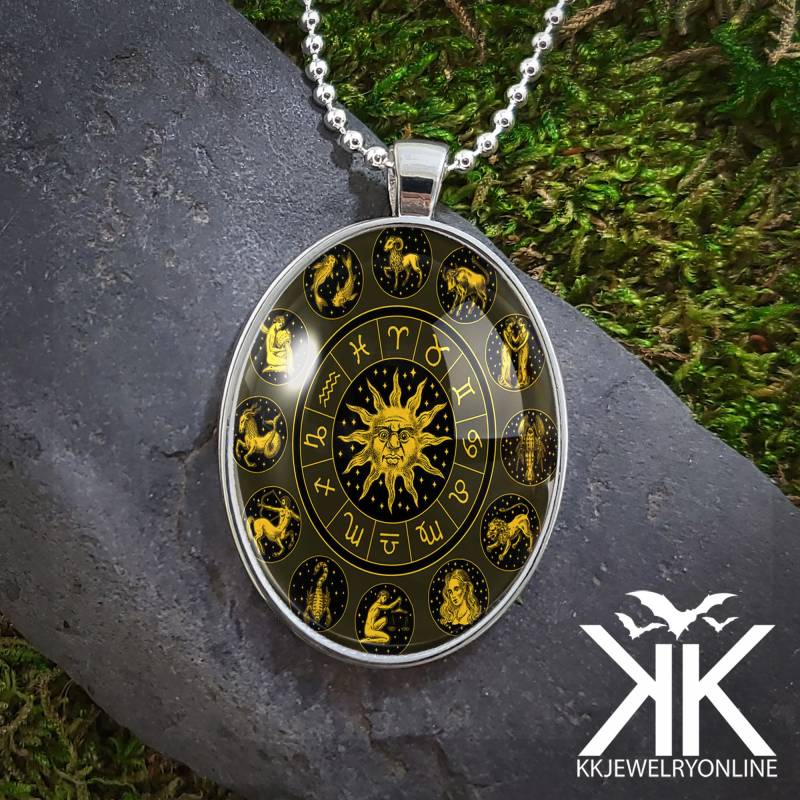 sternzeichen Rad Anhänger - Sonne Celestial Astrology Silber Handgemachte Halskette 40 von KasketKustomsOnline