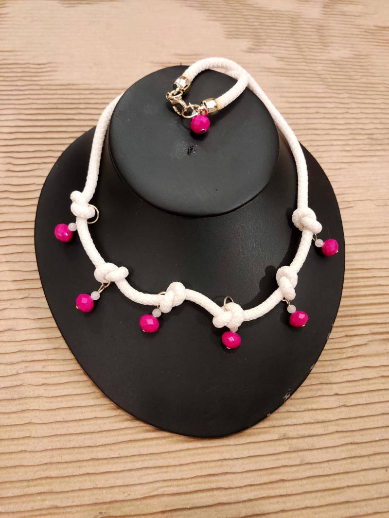Weiße Kordel Mit Schwarzen Oder Fuchsiafarbenen Kristallen Weiße Kordel Mit Schwarzen Oder Fuchsiafarbenen Kristallen von KassiArtFashion