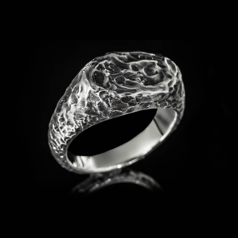 Herren Messing Siegelring, Grober Ring, Texturierter Und Oxidierter Handgemachter Rustikaler Ehering, Roh, Geschmolzen, Gebrannt von KasyanenkoJewelry