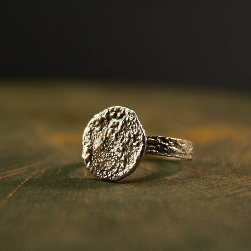 statment Kreis Ring, Gehämmerter Silberring, Frauenring, Texturierter Oxidierter Rustikaler Geschmiedeter Geschenk Für Sie von KasyanenkoJewelry