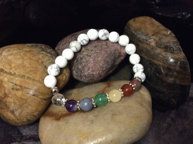 7 Chakra & Weißer Howlith Echte Edelstein Heilung Stretch Armband 7 Chakra & Weißer Howlith Echte Edelstein Heilung Stretch Armband von KatGotYourZen