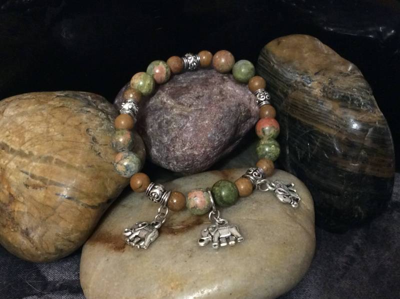 Unait & Tigerskin Jaspis, Elefant Charme Echte Heilung Edelstein Stretch Armband Unait & Tigerskin Jaspis, Elefant Charme Echte Heilung Edelstein Stretch Armband von KatGotYourZen