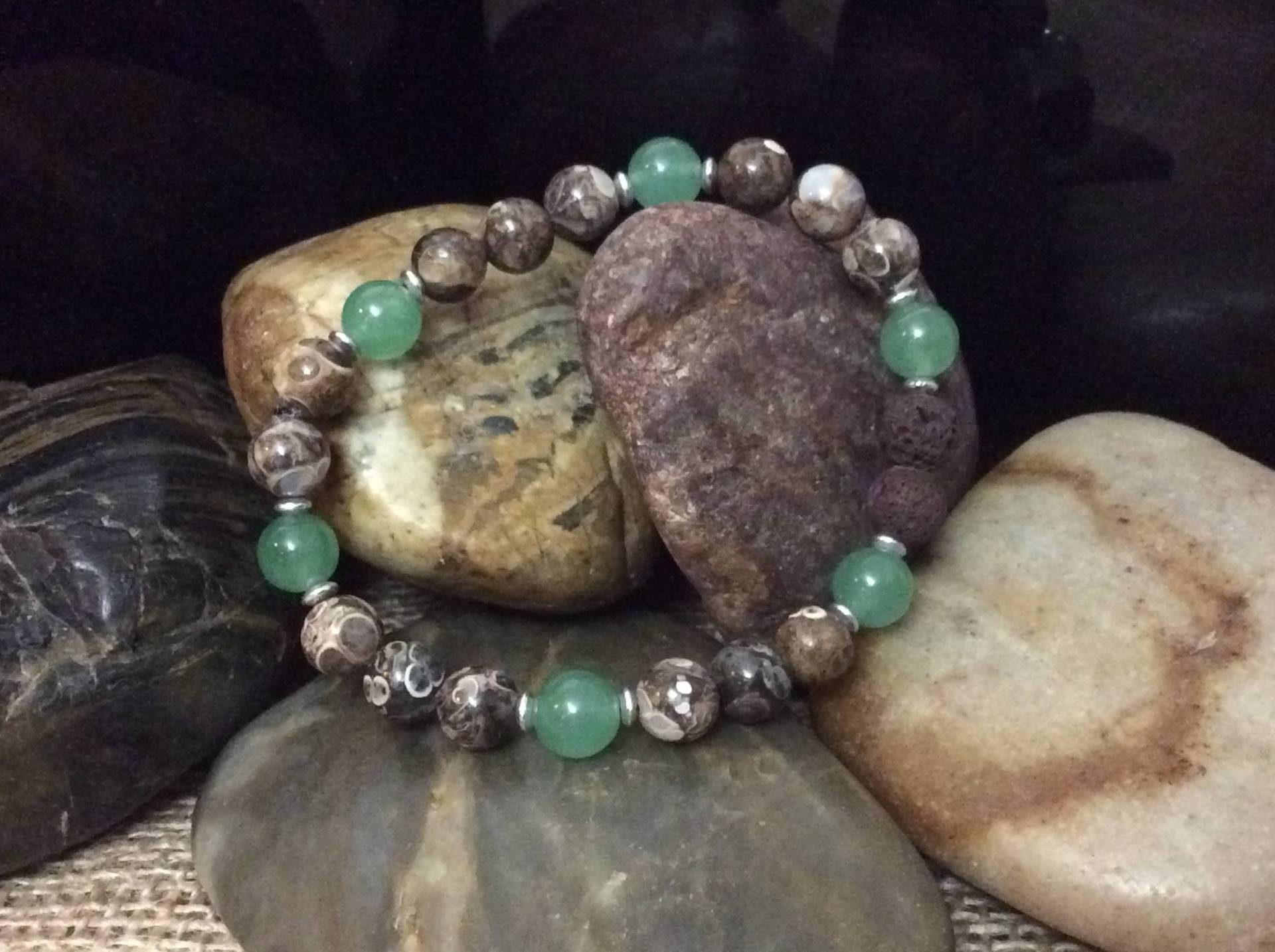 Unisex Turritella Achat & Grün Aventurin, Lava Aromatherapie Echte Edelstein Stretch Armband von KatGotYourZen